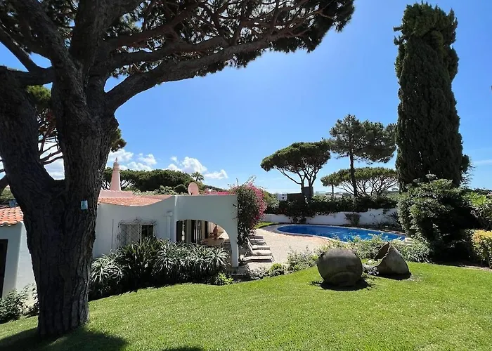 Traditional 3 Bedroom Villa With Great Pool In The Heart Of Vale Do Lobo