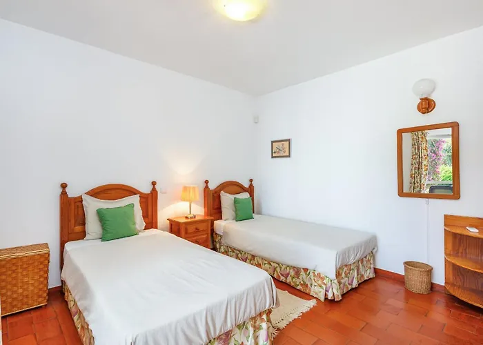 Villa Quadradinhos 38Q 4 Bedrooms Private Pool Short Walk To The Beach